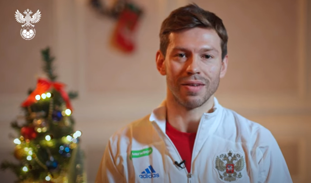 Карпин и игроки сборной России поздравили болельщиков с Новым годом