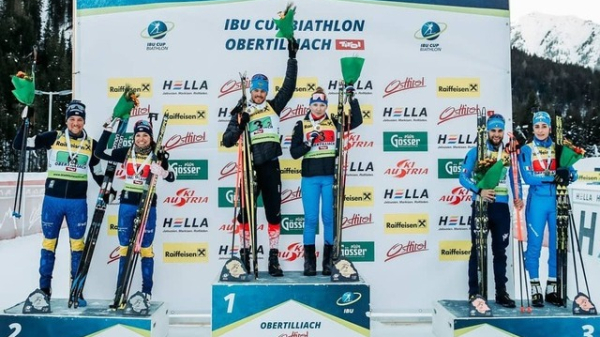 Российские биатлонисты победили в одиночной смешанной эстафете на этапе Кубка мира в Оберхофе