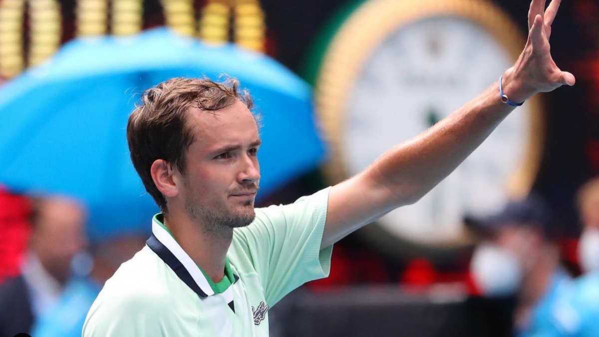 Даниил Медведев вышел в полуфинал Australian Open