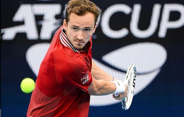 Медведев выиграл первый сет у Надаля в финале Australian Open
