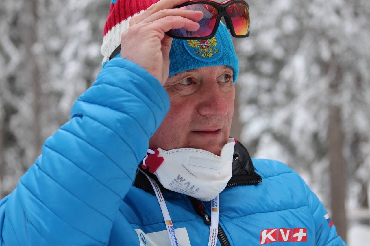 Тренер российских биатлонистов заявил, что не ощущает атмосферы Олимпиады