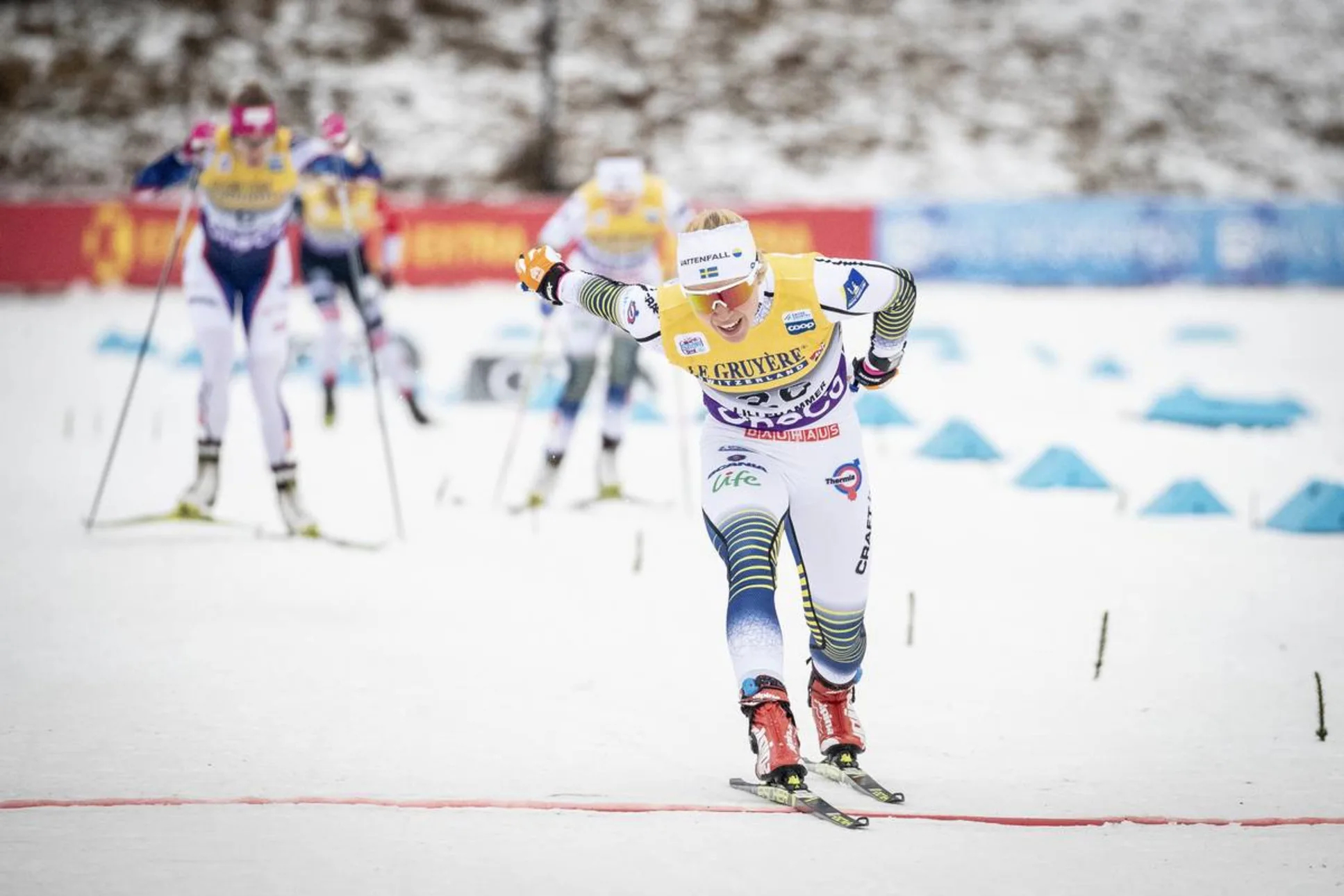 Шведская лыжница выиграла спринт и вывела свою страну на первое место в общем зачете Олимпиады, россиянки без медалей
