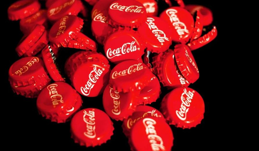 Компания Coca-Cola повысит цены на напитки в России