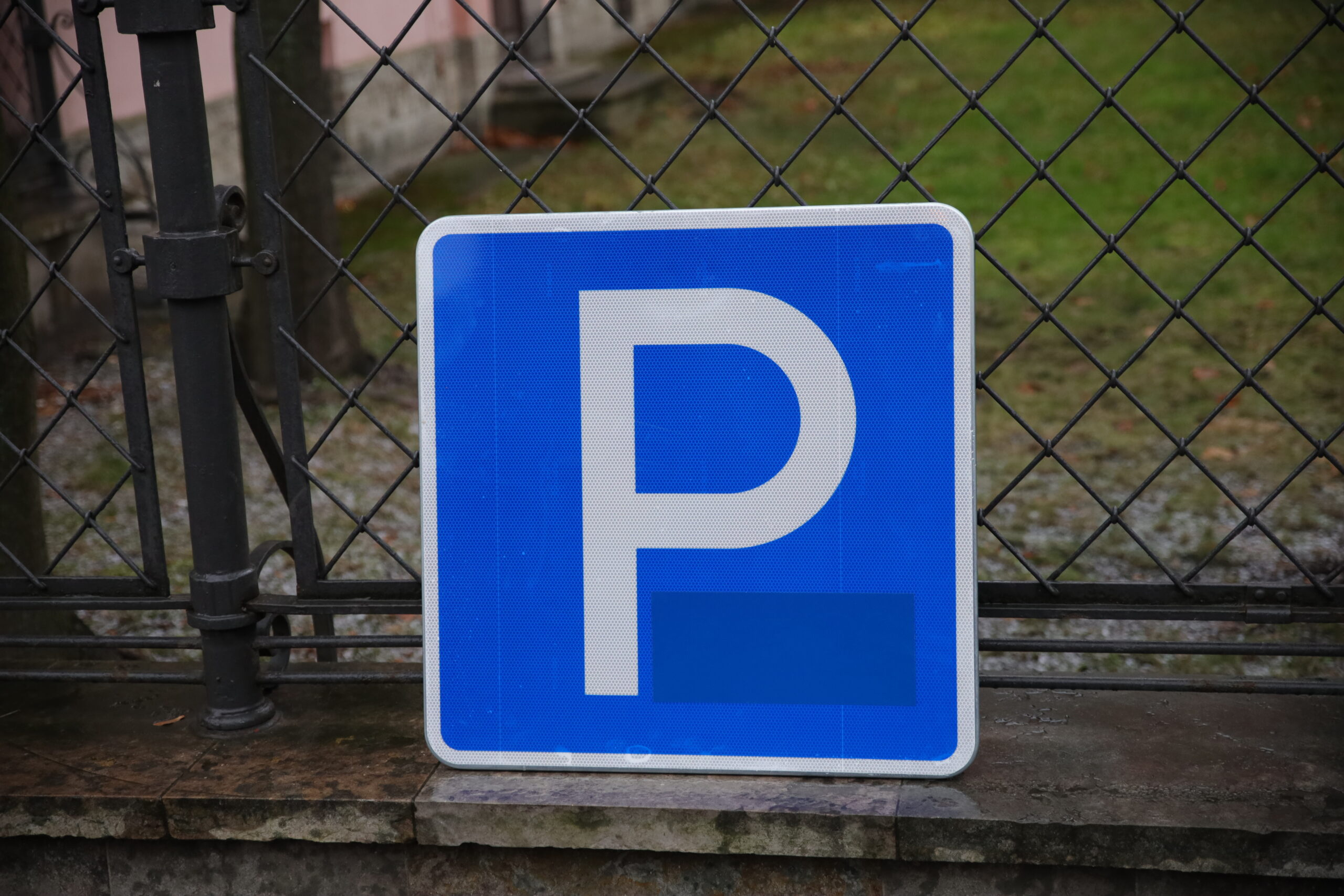 В Петербурге платные парковки расширятся на 265 улиц