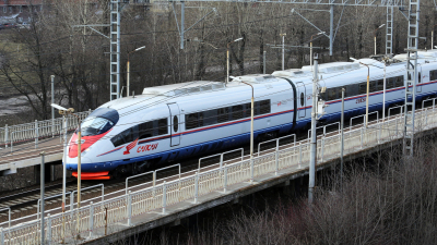 Между Петербургом и Москвой запустят 20 дополнительных поездов на майские праздники 