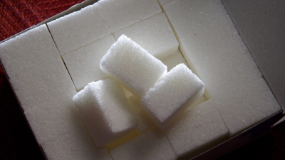 Власти Петербурга сообщили о крупной поставке сахара на склад X5 Group