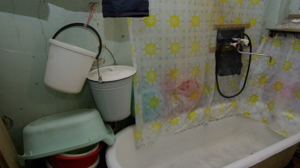 Петербурженка родила дома в ванной комнате мертвого мальчика