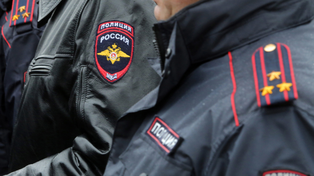 В Петербурге Полиция и Центр «Э» провели обыски в книжном на Литейном проспекте