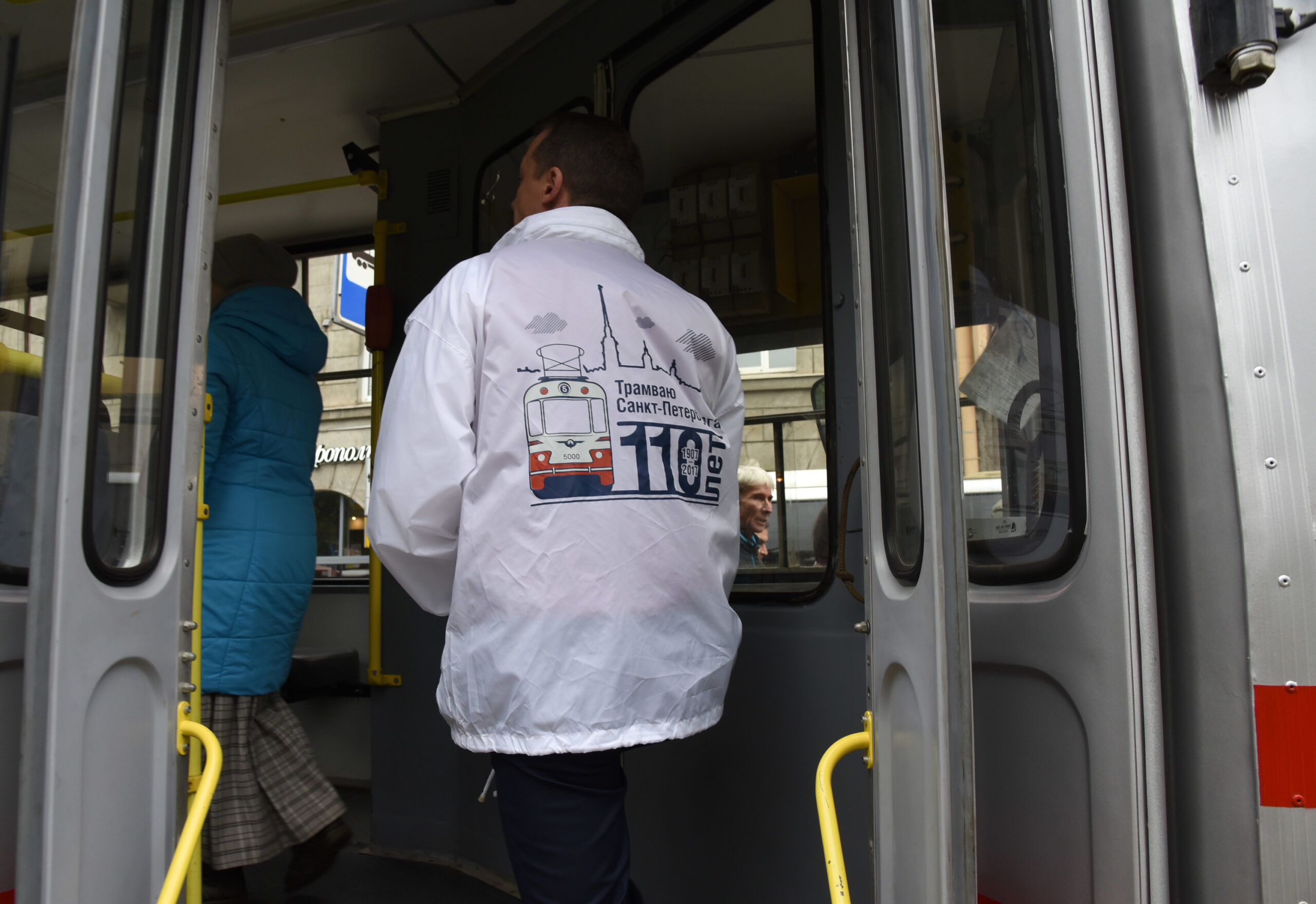 Петербургские трамваи снова «застучат» по улице Коллонтай 
