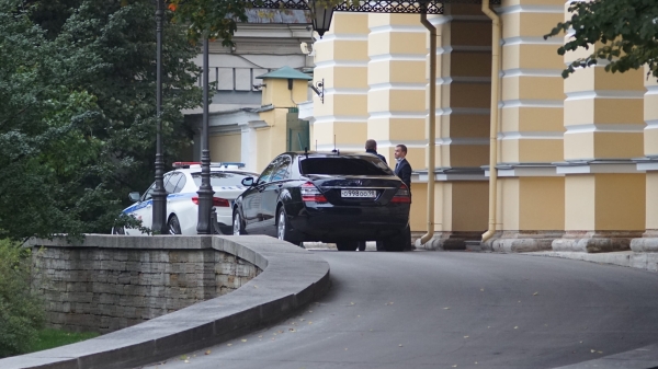 Стало известно, сколько можно было сэкономить на приобретении автомобилей для петербургских чиновников
