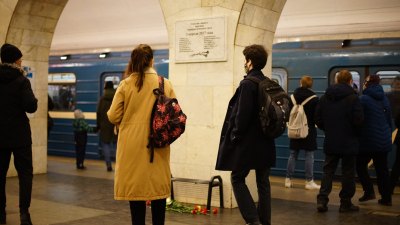 Состав «Балтиец» остановил движение на «красной» ветке метрополитена. Дефект?
