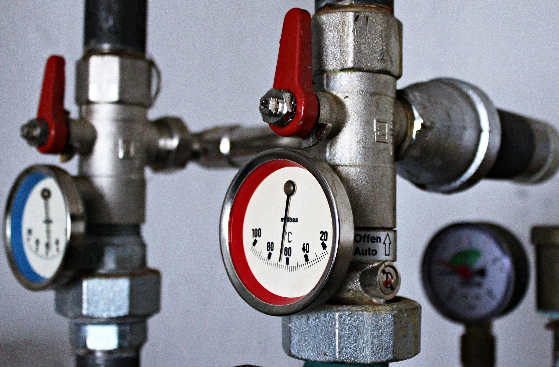 «Газпром» перкратил поставки газа в Польшу и Болгарию
