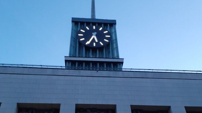 В Петербурге на Финляндском вокзале появились башенные часы после ремонта