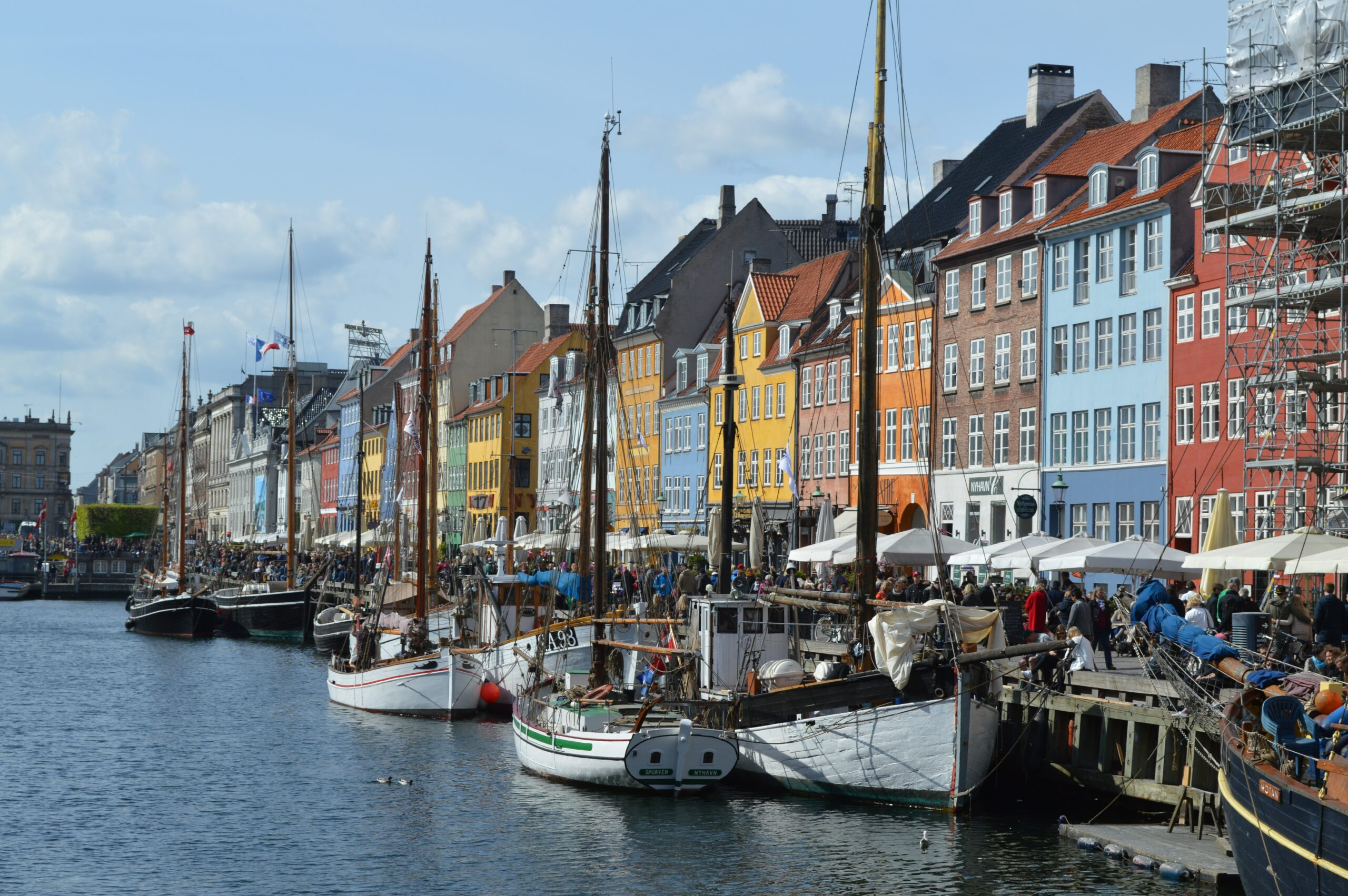 Дания и Швеция возобновили выдачу виз россиянам