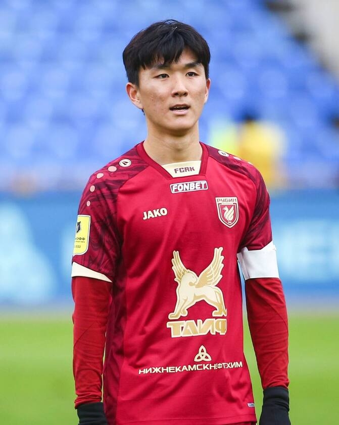 Корейский полузащитник Хван Ин Бом стал шестым иностранцем, приостановившим контракт с «Рубином» за последний месяц