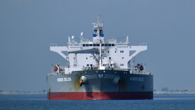Власти Греции освободили ранее задержанный российский танкер