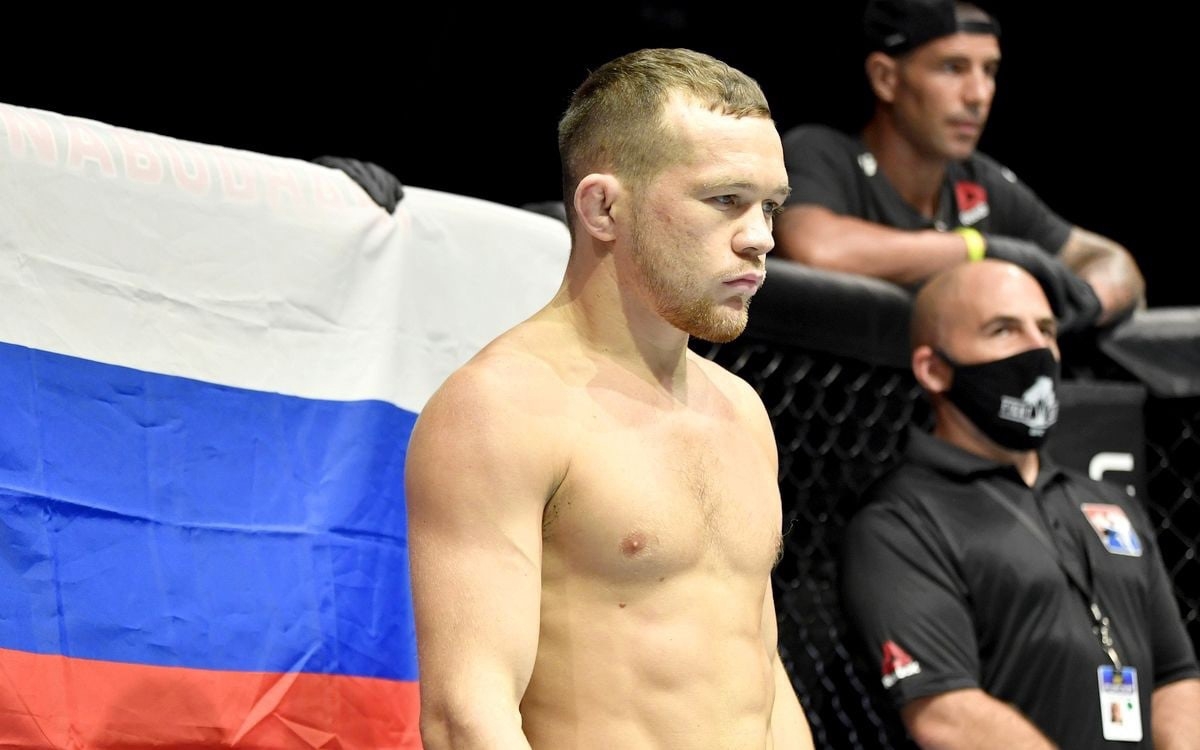 Российский боец назвал чемпиона UFC Стерлинга клоуном