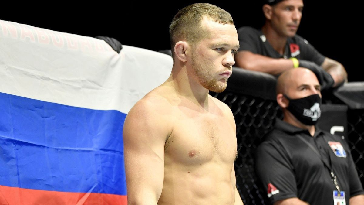 Боец UFC оскорбил российского чемпиона и заявил, что планирует его застрелить