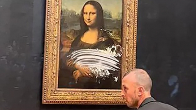 В Лувре мужчина испачкал тортом «Мону Лизу»