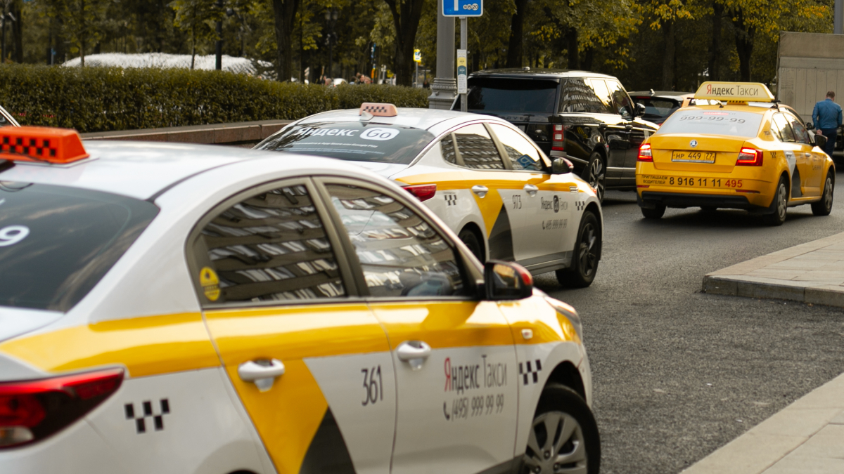 Среди таксистов России могут появиться первые самозанятые граждане