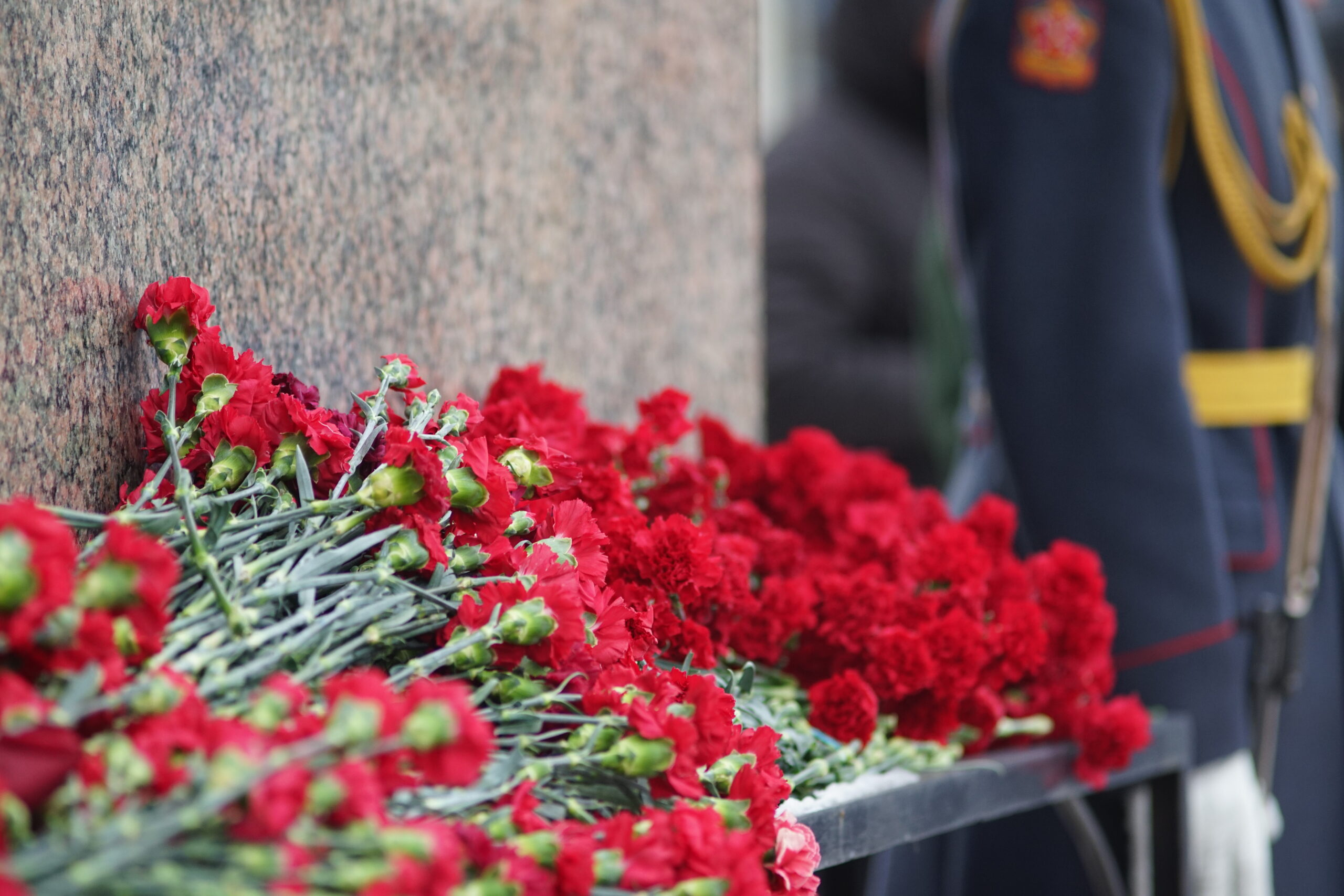Власти Молдавии почтили память советских солдат возложением цветов