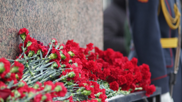 Власти Молдавии почтили память советских солдат возложением цветов