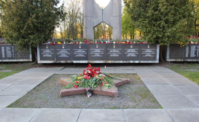 Литовская Клайпеда решит судьбу мемориала советским солдатам