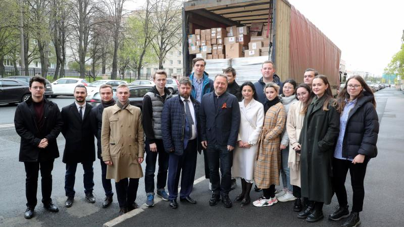 Более 20 тонн лекарств отправили жители Петербурга в Донбасс