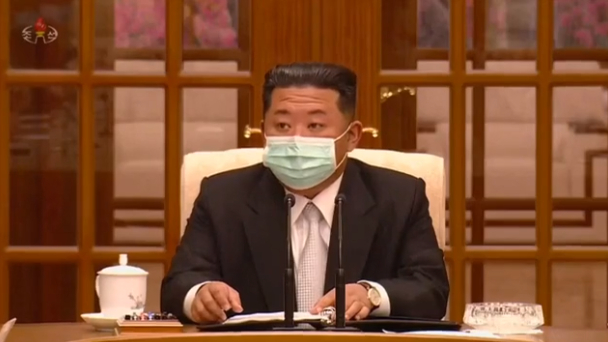 Ким Чен Ын впервые предстал перед Северной Кореей в маске