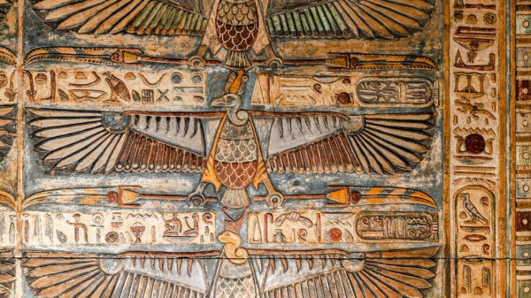 В Египте в храме Хнума нашли цветные фрески