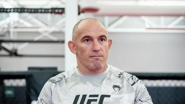 Российского бойца Олейника исключили из UFC