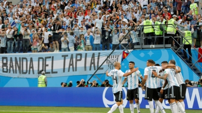 Сборная Аргентины не согнала Бразилию с первенства рейтинга ФИФА и расположилась на второй строчке