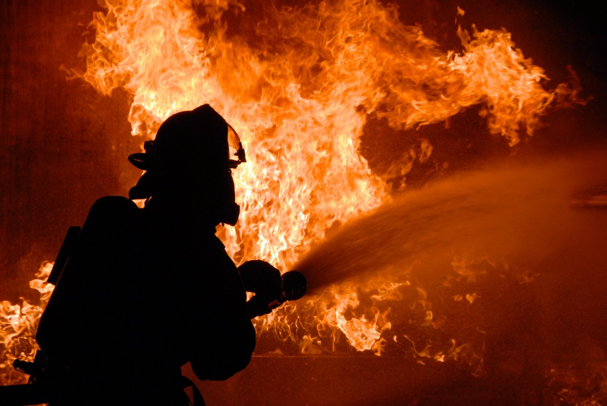 Учёные в России разработали метод пожаротушения «горючим льдом»