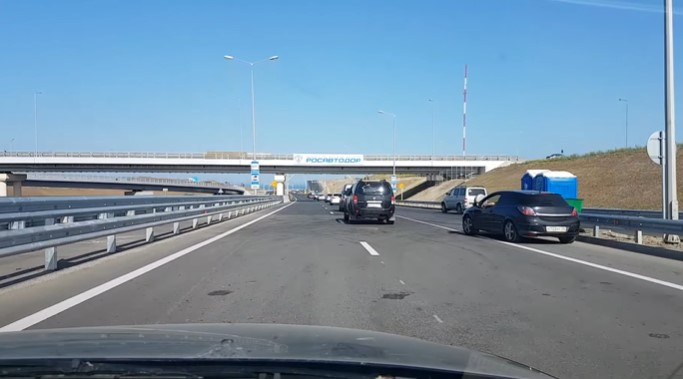 Движение транспорта по Крымскому мосту восстановлено