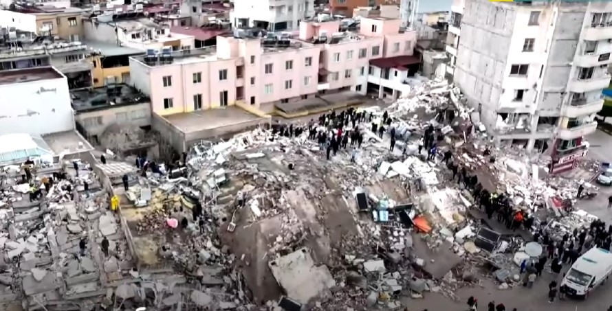 Количество жертв землетрясения в турецком Кахраманмараше продолжает стремительно расти