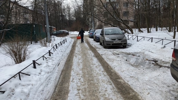 Автомобилистов Петербурга «заносит» на неубранных дорогах