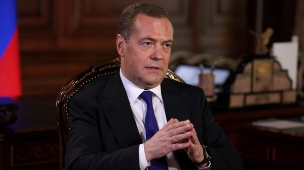 Медведев: «Мы себя обеспечиваем всеми видами вооружений сами»