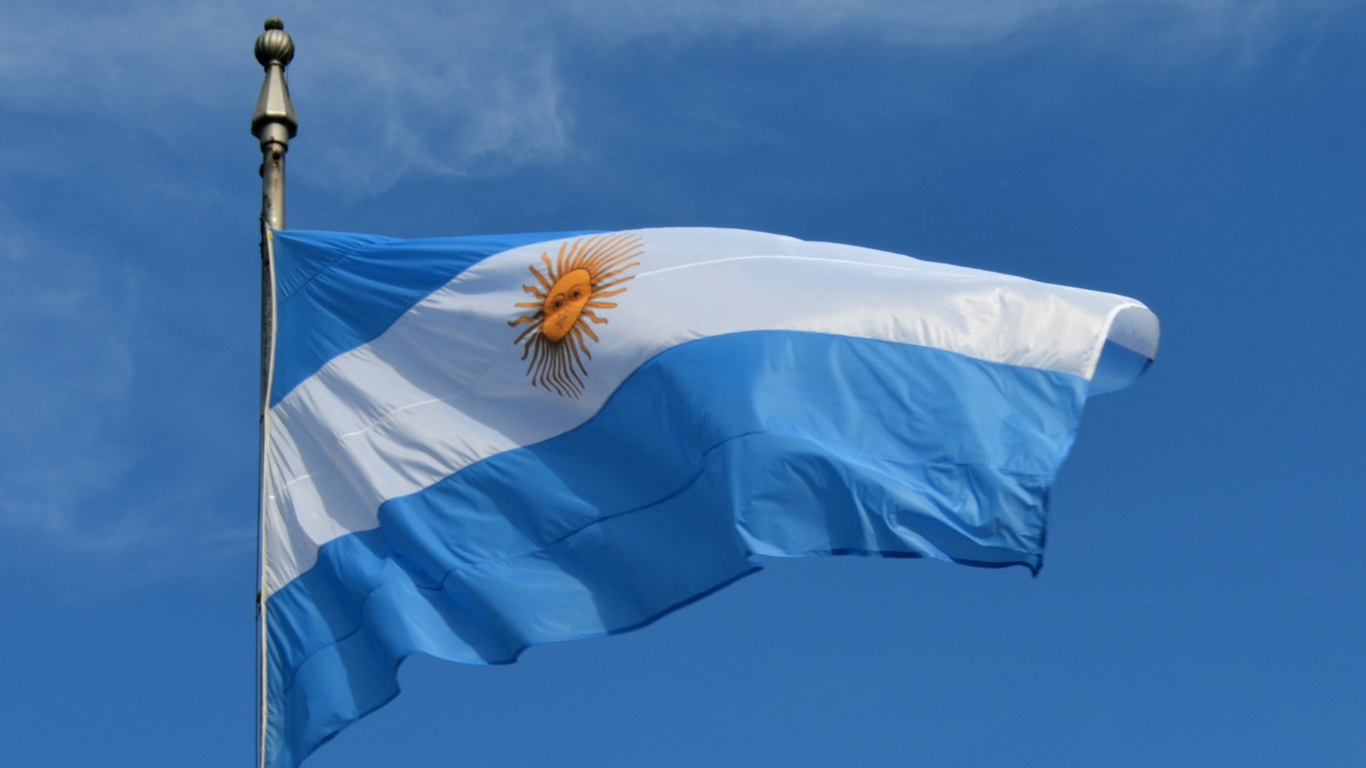 Власти Аргентины решили отзывать ВНЖ у россиян, покинувших страну после рождения ребенка