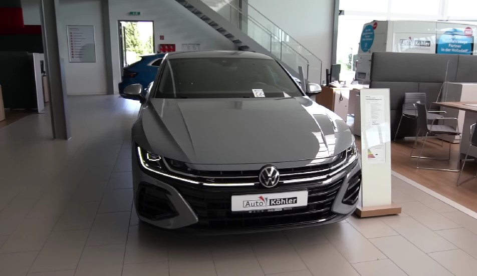 Дилеры предлагают россиянам купить мощные лифтбэки Volkswagen Arteon R