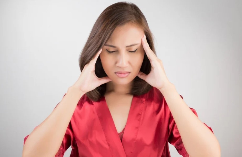 Медики назвали три признака смертельно опасной головной боли