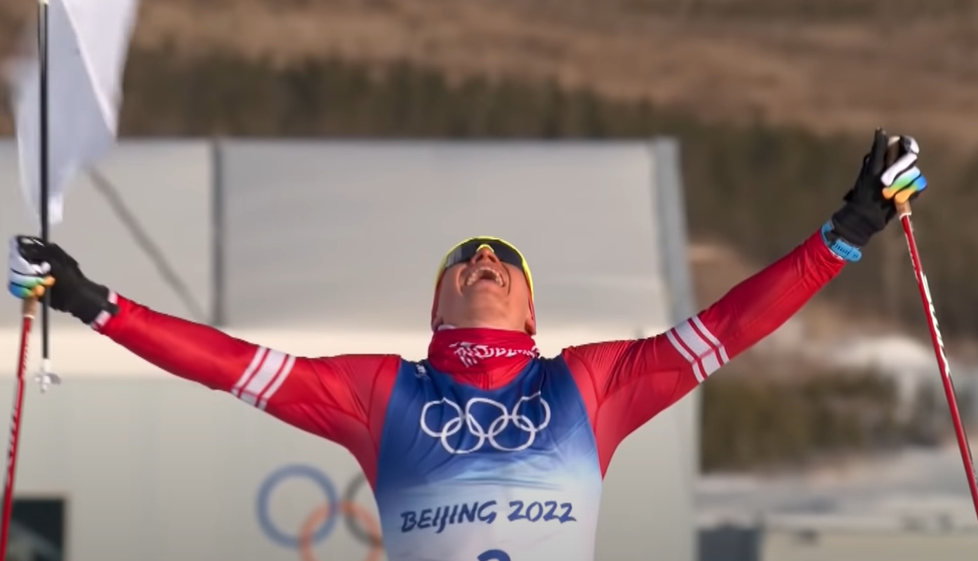 Большунов стал чемпионом России по скиатлону на 30 километров