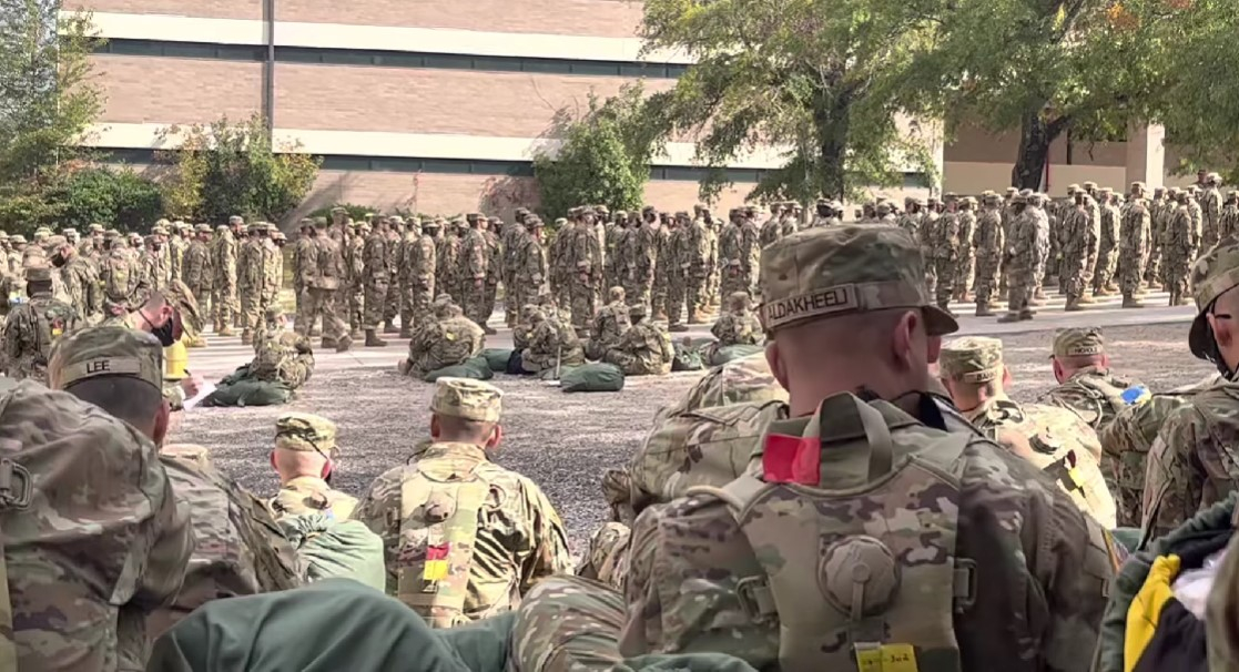 Женщины и ЛГБТ подрывают американскую армию — ветеран США