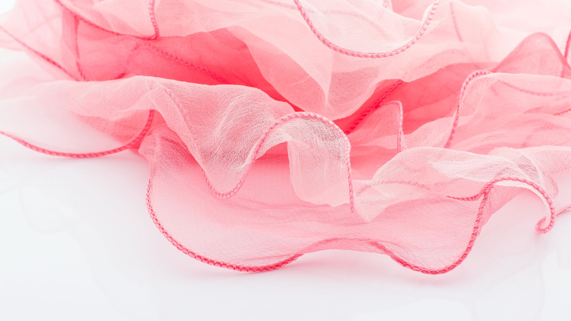 Balenciaga предлагает модникам купить шарф-провод за 140 тысяч рублей
