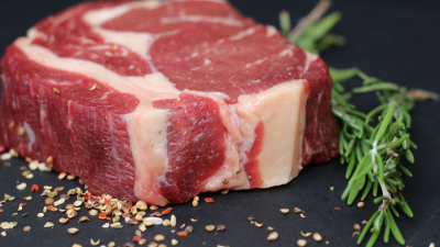 Искусственное мясо загрязняет окружающую среду сильнее натурального