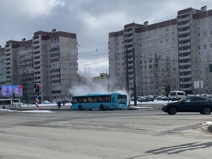 СМИ сообщили о новом пожаре в лазурном автобусе спустя год со старта транспортной реформы