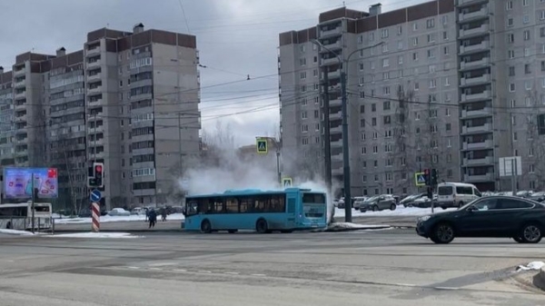 СМИ сообщили о новом пожаре в лазурном автобусе спустя год со старта транспортной реформы