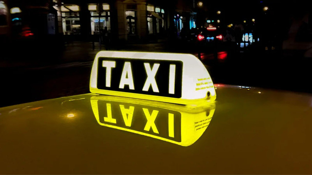 В таксопарках появилась третья модель «Москвичей»