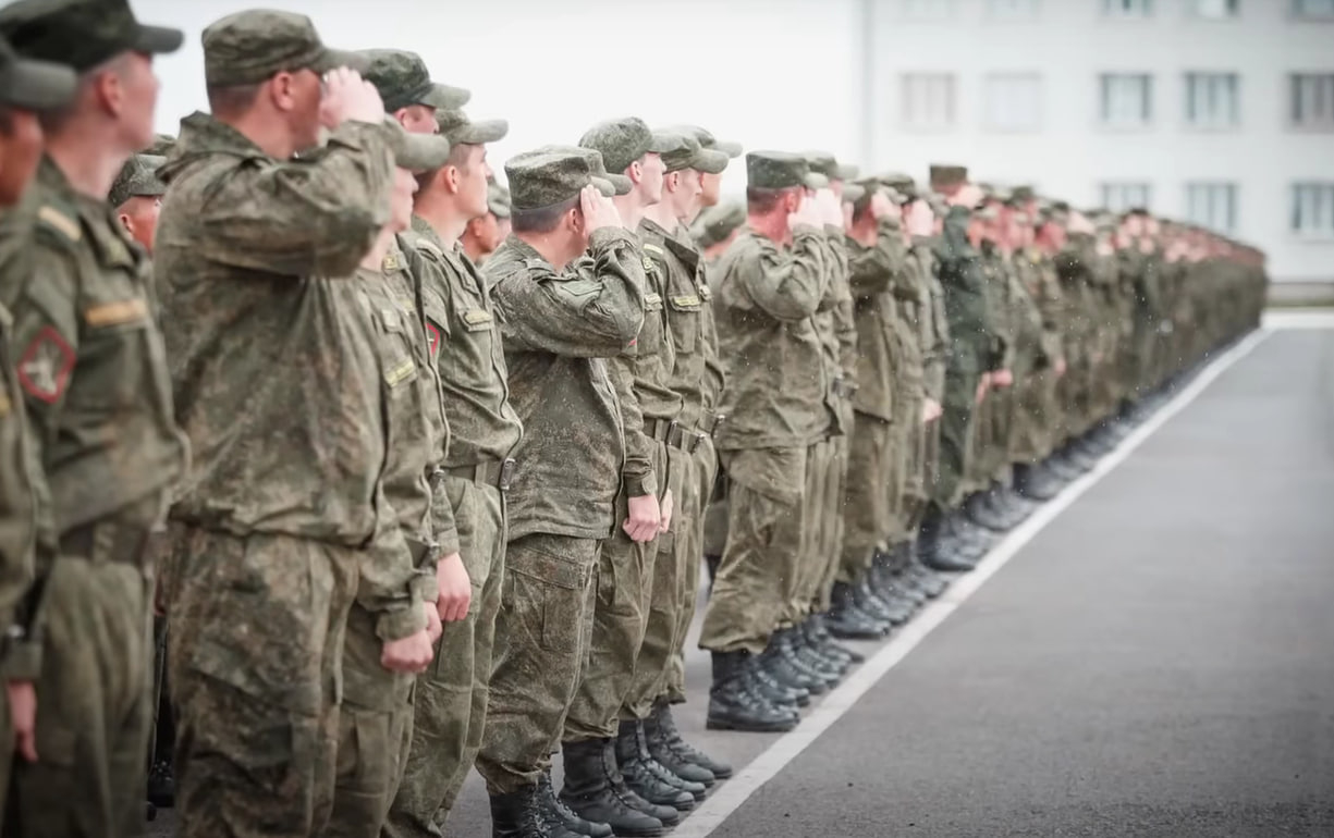 В Москве открылась горячая линия для желающих вступить в армию по контракту 