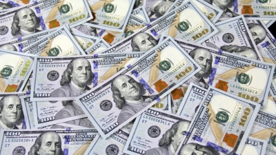 Курс доллара впервые за год превысил 85 рублей