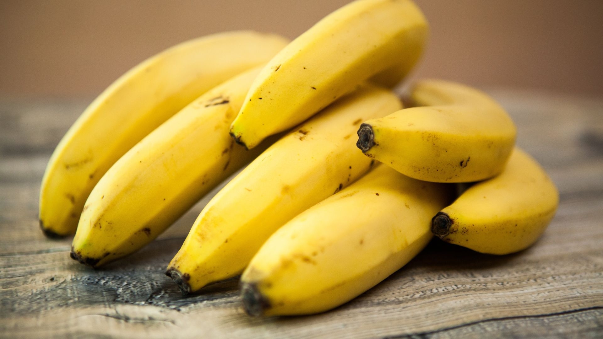 «Обезвоживают организм и провоцируют диабет»: Врачи назвали скрытый вред бананов
